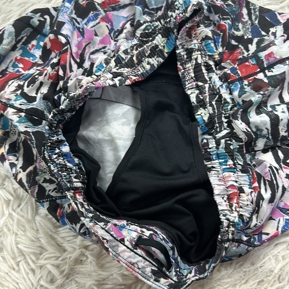 Lululemon Hotty Hot Short II (Long 4") Culture Clash Multi Black / Black - Picture 3 of 6